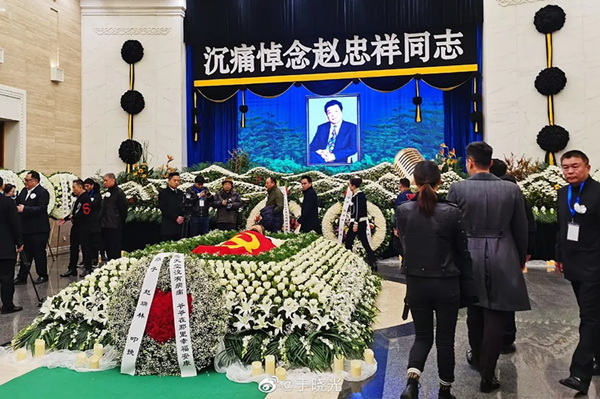 寿衣骨灰盒